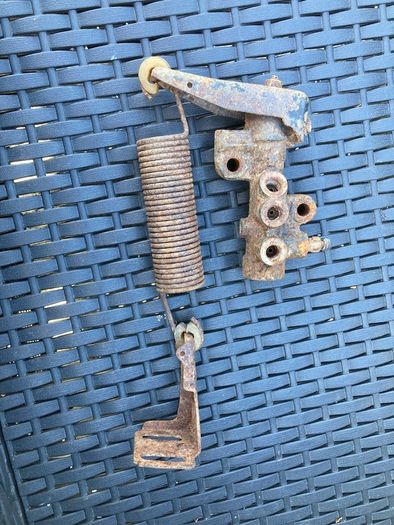 Mitsubishi Pajero/Shogun 2.8TD - V26/V46 (11/1993-02/2000) - Brake Load Sensing Valve
