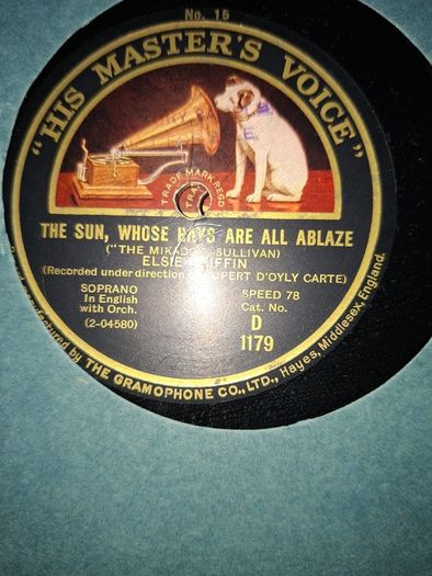 His Master's Voice record album for Gilbert & Sullivan's The Mikado. around 1926 or 1927 The set features 12" 78 RPM shellac records