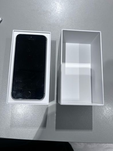 IPhone 4s and 5s for sale (Collectable)