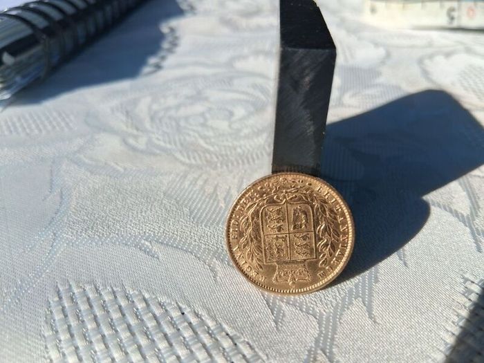 1861 22k Gold Soverign