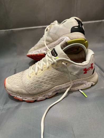 Under Armour runners