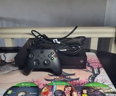 Xbox One X 1TB