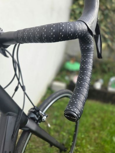 Cube attain road bike