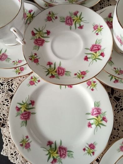 NEW Boxed Duchess English Bone China 21 Ps Tea Set "Carnation"
