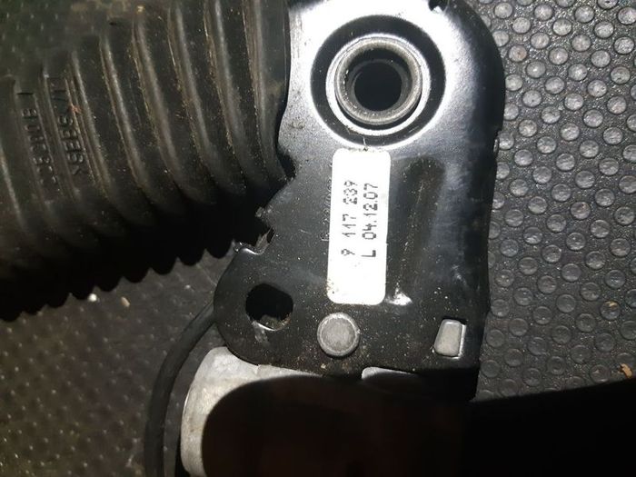 Bmw 5 E60 E61 Series Passenger Left Seatbelt Pre Tensioner 9117239