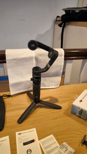 DJI Osmo Mobile 6 smartphone stabiliser