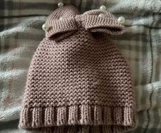 Girls hat 6/12 mths