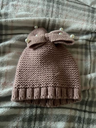 Girls hat 6/12 mths