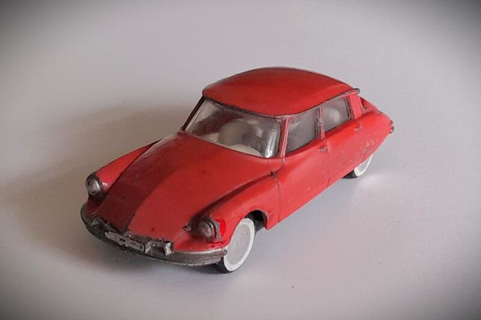 Diecast Vintage Corgi Toys Citroen DS19 Red - Good Original Condition/No Box