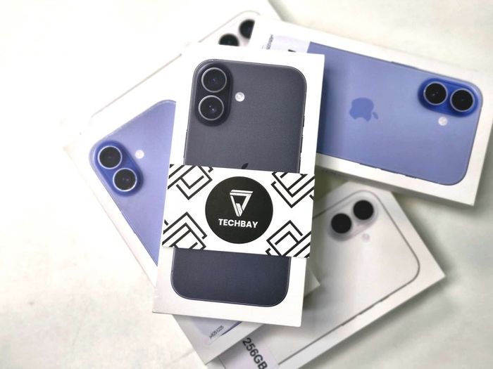 iPhone 17  iPhone 17