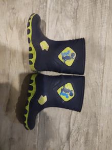 approx size 12. wellington boots