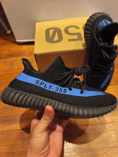 yeezy Boost 350 V2 dazzling blue ( 5/9/10 UK)
