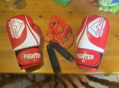 Top Pro  boxing gloves 10 oz and skipping rope