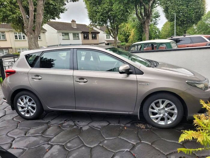 Toyota Auris Hybird automatic