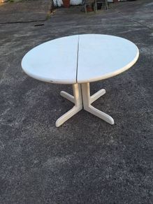 Vintage white extendable table in need of some tlc