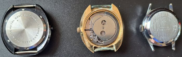 Lot of 7 non- working wristwatches