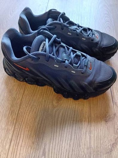 Nike Air DN worn once .