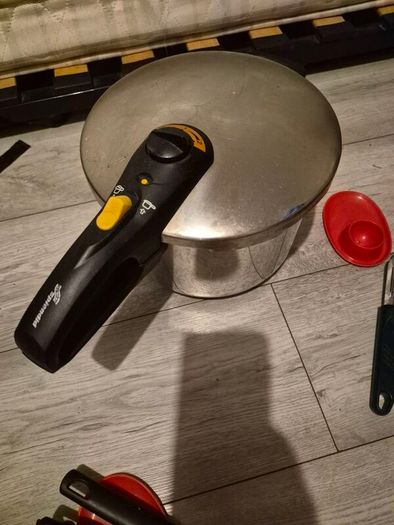 Pressure Cooker & Meat Grinder