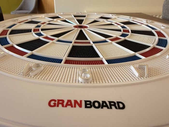GranBoard 3s White Edition Dartboard with 12 KOTO Soft-Tip Darts