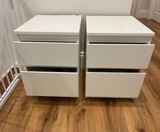 2 small bed side lockers