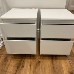 2 small bed side lockers