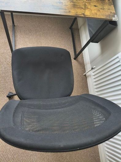 Office chair + desk