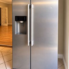 Haier American-Style Fridge Freezer with Ice Maker and Water Dispenser