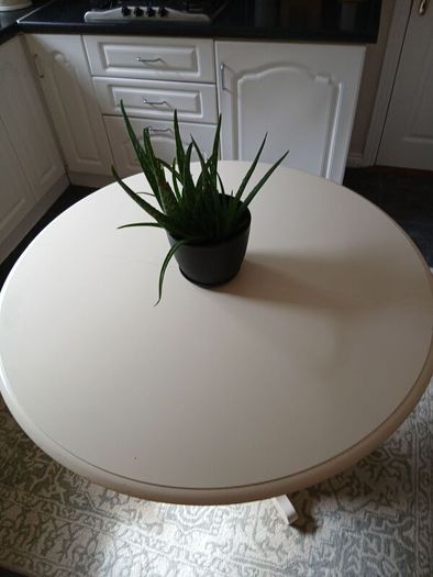 Round Kitchen Table