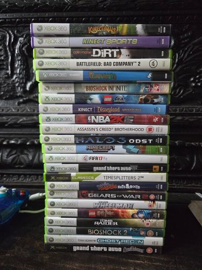 Xbox 360, 3 Controllers, 58 Games