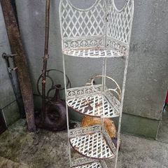 corner plant stand