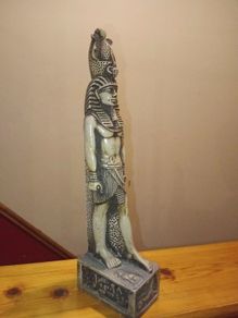 egyptian statue