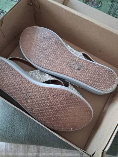 Beautiful Inuovo Silver Sparkly Sandals in Size 40 UK7