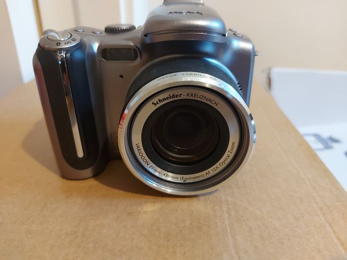 Schneider-KREUZNACH, Variogon 35mm-430mm(Equivalent) AF 12 x Optical Zoom Digital Camera, unsure of the Model, Possibly Kodak Easyshare, no Battery or Memory Card, so cannot test, Excellent cosmetic condition