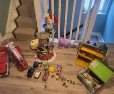 Toy bundle paw patrol and doll house