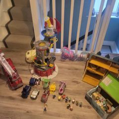 Toy bundle paw patrol and doll house