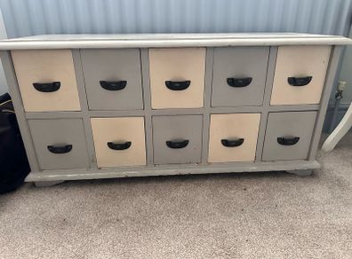 Chest of drawers