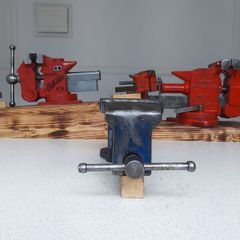 A roebuck bench vice