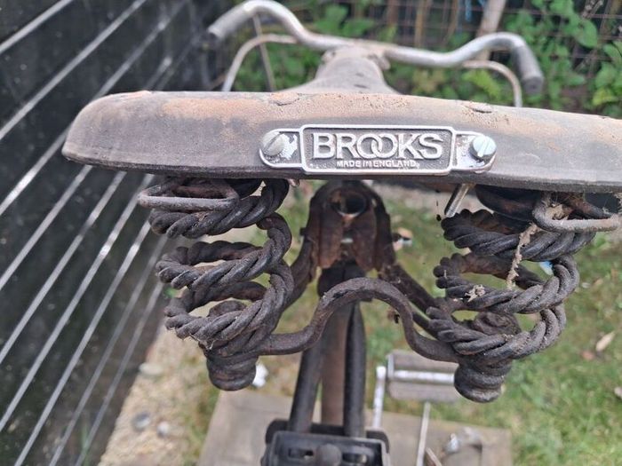antique mens Raliegh  high nelly bike