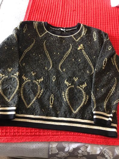 Ladies sweater size L like new