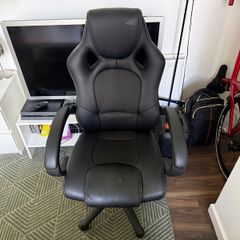 Comfortable Ergonomic Office or Gaming Chair on Good Working Order