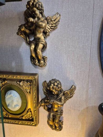 2 Vintage pair of plaster Italian wall hanging cherubs