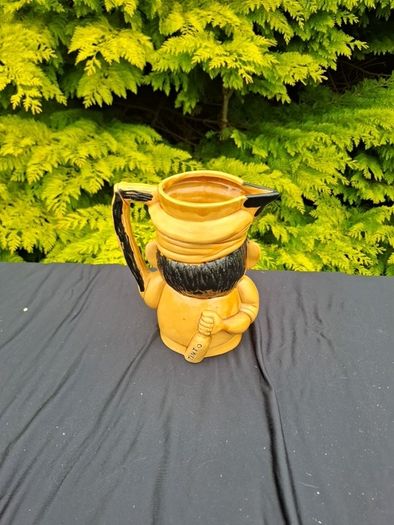 22cm large figurine ceramic pitcher postage possible