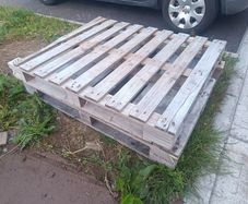 2x wooden pallet