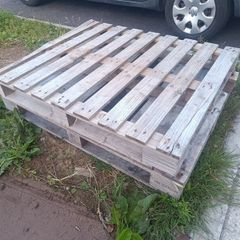 2x wooden pallet