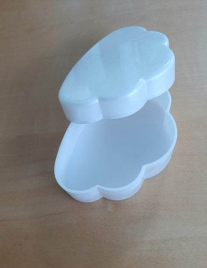 Vintage cloud presentation box