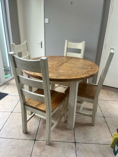 Solid oak expandable dining table and chairs