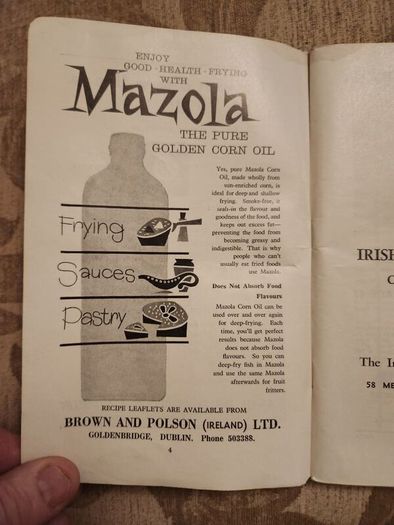 The Irish Countrywoman Official Year Book 1963-1964. Bantrace Na Tuata. Paperback In Good Condition.