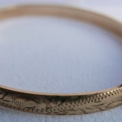 Victorian 9CT Gold B.C.  B. CORE Leaf Engraved Bangle Bracelet, Circa 1878 12,51g