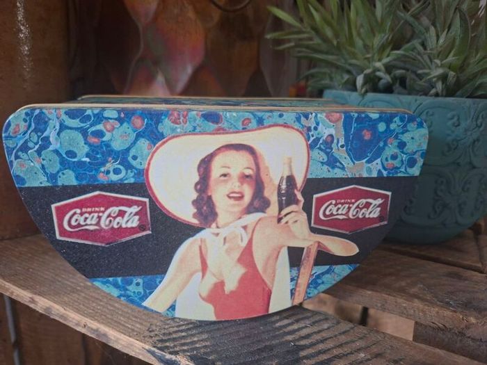Coca cola tin
