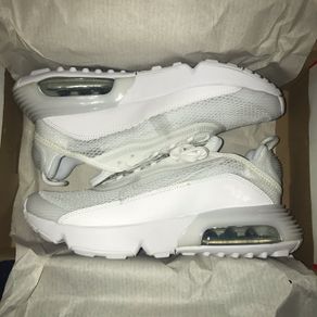 White Nike Air Max